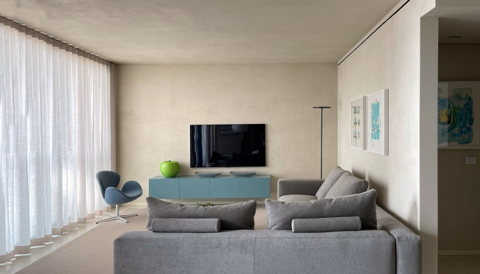 Iso Tonachino, rivestimento opaco e ruvido a base calce naturale. Villa privata, Milano Marittima (RA)
