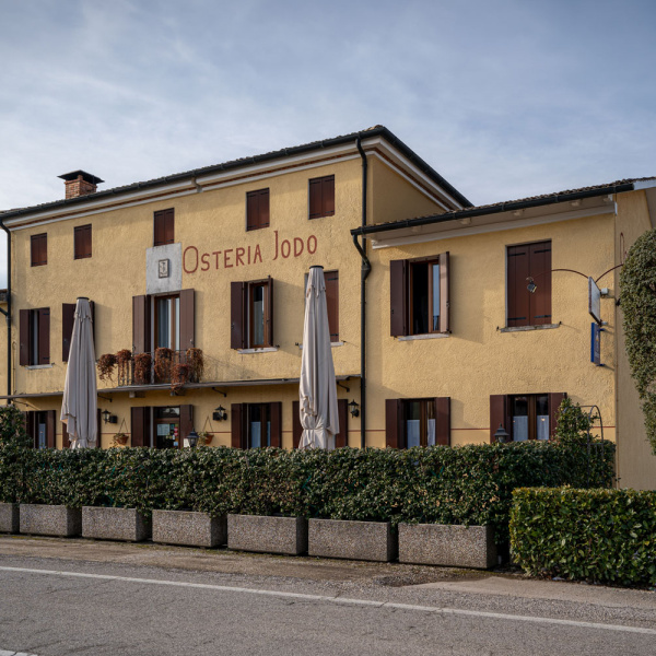 Außenwandanstrich Iso Siloxan Isocolor. Restaurant Osteria Jodo, Maser (TV).