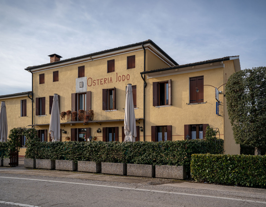 Peinture murale extérieure Iso Siloxan Isocolor. Restaurant Osteria Jodo, Maser (TV).