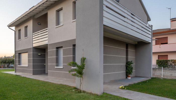 Iso Siloxan Intonaco, rivestimento acrilsilossanico compatto antialga. Villa privata, Caerano di San Marco (TV) 